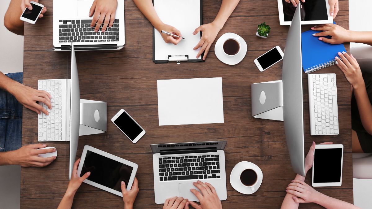 Productivity or Procrastination? The Smartphone Workplace Debate